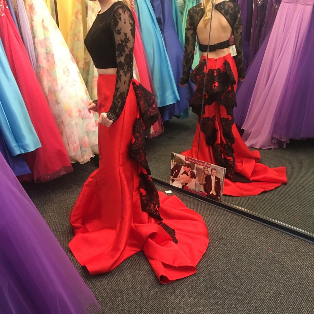 Sherri Hill prom dress